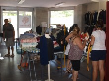 Cáritas acondiciona el local cedido por San Vicente para abrir en septiembre el taller textil para mujeres en riesgo de exclusión