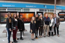 'Art al Carrer' reúne a decenas de personas en la Avenida de la Libertad de San Vicente