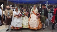 2.000 festeros participan en una colorida Ofrenda a San Vicente Ferrer