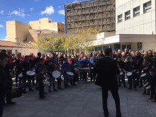 Masiva respuesta de público a la primera Tamborrada de San Vicente