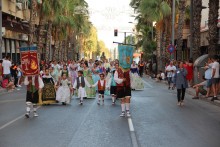 San Vicente celebra su desfile general de hogueras