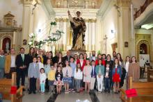 Cientos de personas acuden a la tradicional bajada del Patrón en la Iglesia de Sant Vicent