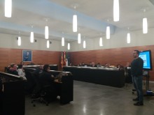 El Pleno celebra el sorteo de composición de las 72  mesas electorales de San Vicente para el 28 de abril