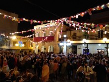 San Vicente cierra sus Fiestas Patronales y de Moros y Cristianos con una multitudinaria participación en el Baile del Farol