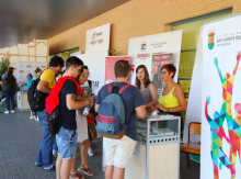 Juventud participa en la Feria de Bienvenida de la UA