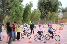 Medio Ambiente y Policía Local comienzan en el  Azorín su programa para promover la movilidad sostenible