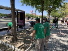 Miembros del Taller de Empleo acondicionan  varias zonas verdes del barrio Santa Isabel