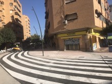 San Vicente instala pasos de cebra de mayor tamaño para resaltar la preferencia peatonal