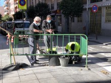 El Ayuntamiento comienza la renovación de bolardos en diferentes puntos del casco urbano