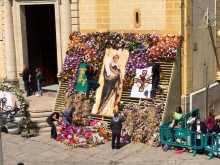 Más de un millar de festeros participan en la Ofrenda a San Vicente Ferrer