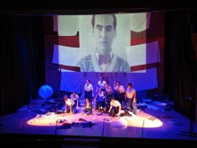 El grupo de teatro ‘Los Molinos’ representa la obra ‘Comedia sin Federico’ recorriendo la vida de García Lorca y reivindicando su figura