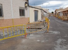 Iniciadas las obras para la mejora de la accesibilidad peatonal y la creación de una zona verde en el barrio Los Manchegos