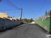 Infraestructuras inicia la recta final de la reordenación de Pla Olivera, vía principal del Pozo San Antonio, con la señalización de la avenida